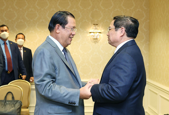 Thủ tướng Phạm Minh Chính gặp Thủ tướng Hun Sen bên lề Cấp cao ASEAN-Mỹ - Ảnh 1.