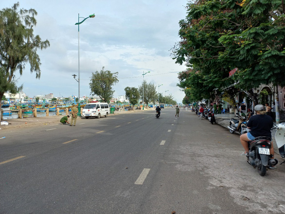 Tài xế lái ô tô truy sát, gây chết người tại bờ kè Phan Thiết ra đầu thú - Ảnh 4.