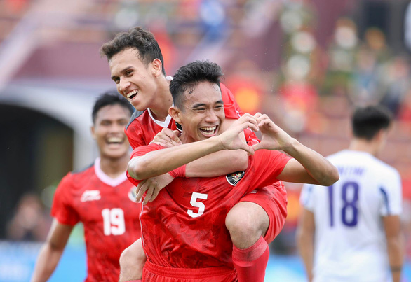Hạ Myanmar, U23 Indonesia kéo theo Việt Nam vào bán kết - Ảnh 1.
