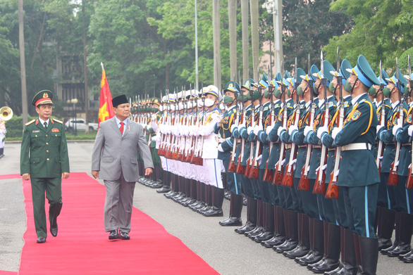 Bộ trưởng Bộ Quốc phòng Indonesia thăm chính thức Việt Nam - Ảnh 1.