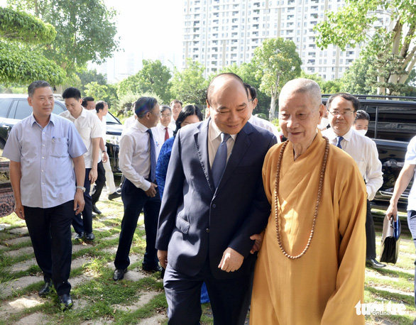 Chủ tịch nước Nguyễn Xuân Phúc chúc mừng Đại lễ Phật đản tại TP.HCM - Ảnh 1.