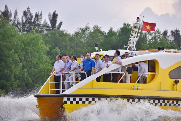 Bí thư, Chủ tịch TP.HCM khảo sát tìm cách phát triển sông Sài Gòn - Ảnh 3.