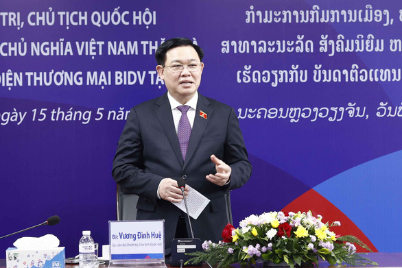 Chủ tịch Quốc hội thăm và làm việc với Ngân hàng Liên doanh Lào - Việt - Ảnh 1.