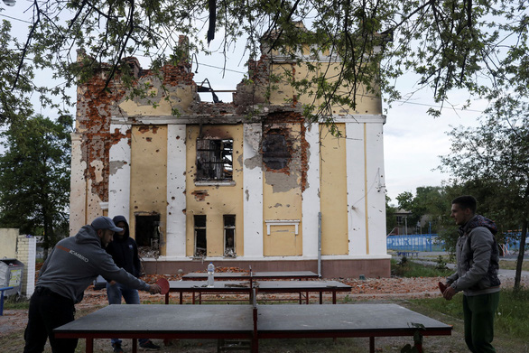 QUICK READ 15-5: Russia withdraws from Kharkov, attacks more on Donetsk - Photo 2.