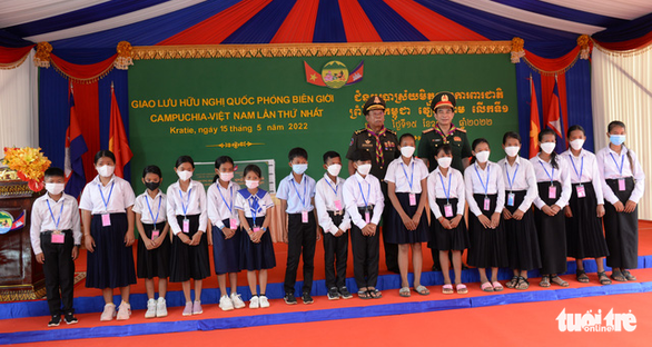 Việt Nam, Campuchia giao lưu hữu nghị quốc phòng ở biên giới - Ảnh 4.