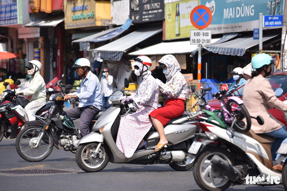 Vì sao TP.HCM có mưa trời vẫn oi bức, nửa đêm nóng nực? - Ảnh 1.