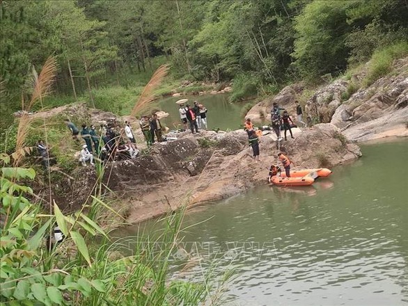 Đi chơi thác gần thủy điện, một người đuối nước tử vong - Ảnh 1. Đi chơi thác gần thủy điện, một người đuối nước tử vong - Ảnh 1.
