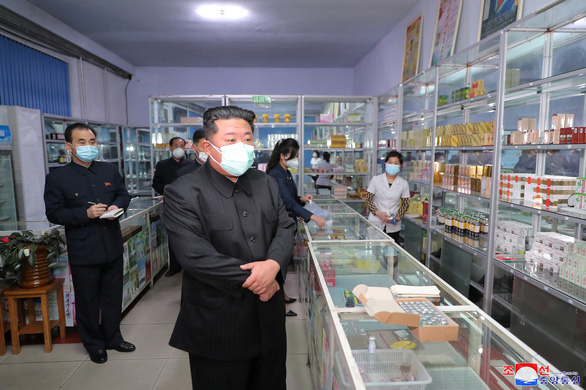 Ông Kim Jong Un yêu cầu khẩn trương ổn định thuốc men - Ảnh 1.