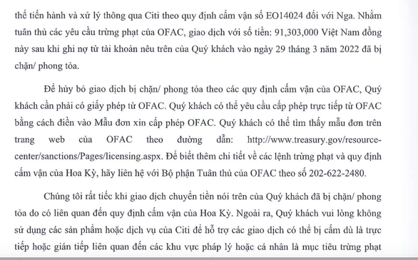 Chuyển tiền trong nước nhưng bị chặn hơn 1 tháng vì ngân hàng bị cấm vận - Ảnh 1.