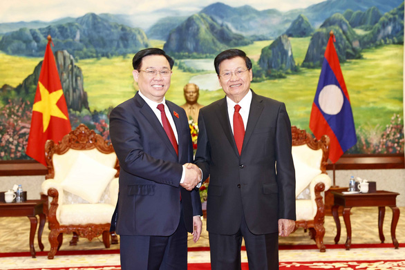 National Assembly Chairman Vuong Dinh Hue meets with General Secretary and President of Laos - Photo 1.