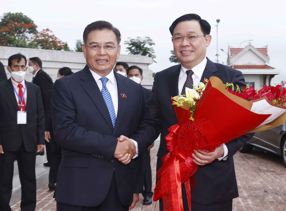 National Assembly Chairman Vuong Dinh Hue meets with General Secretary and President of Laos - Photo 2.