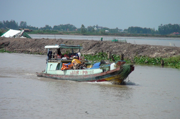 Thương nhớ đò dọc miền Tây - Kỳ cuối: Tắc ráng, chiếc buýt đường sông - Ảnh 1.