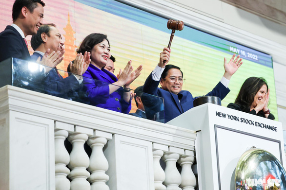 Thủ tướng Phạm Minh Chính rung chuông kết thúc phiên giao dịch tại Sàn chứng khoán New York - Ảnh 1.
