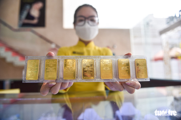 Vàng miếng SJC cao hơn giá vàng thế giới đến 18,13 triệu đồng/lượng - Ảnh 1.