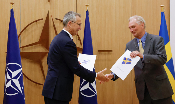 NATO accepts applications from Finland and Sweden to join - Photo 2.