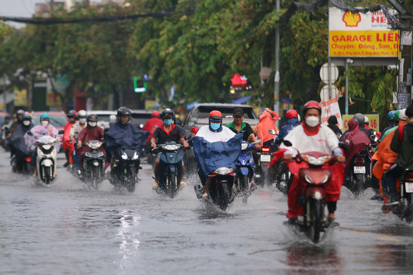 Sáng nay 19-5, mây dông mạnh trên biển đang kéo mưa vào Nam Bộ - Ảnh 1.