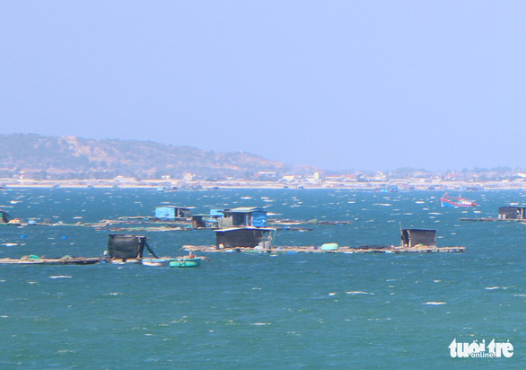 Siết chặt quản lý môtô nước và tàu chở khách ở vịnh Vĩnh Hy - Ảnh 1.