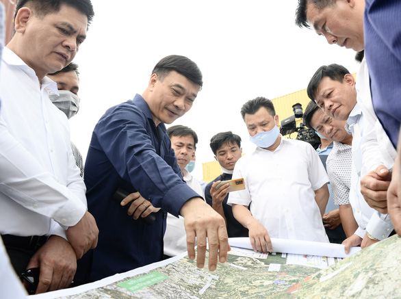 Chủ tịch UBND TP.HCM Phan Văn Mãi: 4 tỉnh thành sẽ bố trí đủ vốn làm đường vành đai 3 - Ảnh 2.