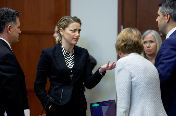 Amber Heard replaced the PR team before the trial this week - Photo 1.