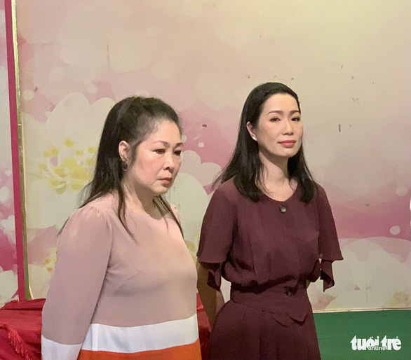 Hồng Vân dự định ngưng diễn định kỳ, Trịnh Kim Chi về tiếp sức để sân khấu sáng đèn - Tuổi Trẻ
