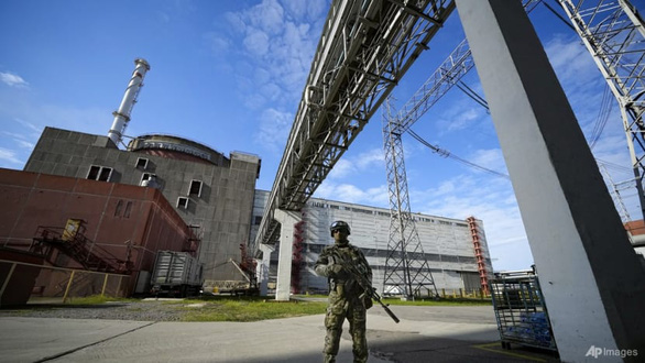 Nhà máy điện hạt nhân Zaporizhzhia vận hành dưới sự giám sát của lính Nga - Ảnh 1.