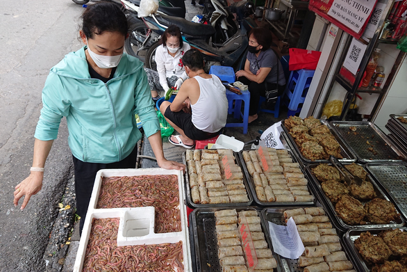 Strange dishes to try when coming to Vietnam according to Lonely Planet - Photo 6.