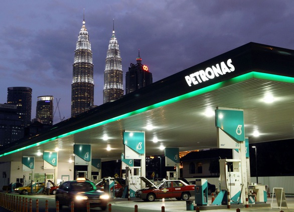 Malaysia thuộc nhóm 10 quốc gia có giá xăng rẻ nhất thế giới - Ảnh 1. Malaysia thuộc nhóm 10 quốc gia có giá xăng rẻ nhất thế giới - Ảnh 1.