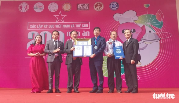 Mâm cơm 200 món đủ sắc - hương - vị chỉ với sen Đồng Tháp - Ảnh 1. Mâm cơm 200 món đủ sắc - hương - vị chỉ với sen Đồng Tháp - Ảnh 1.