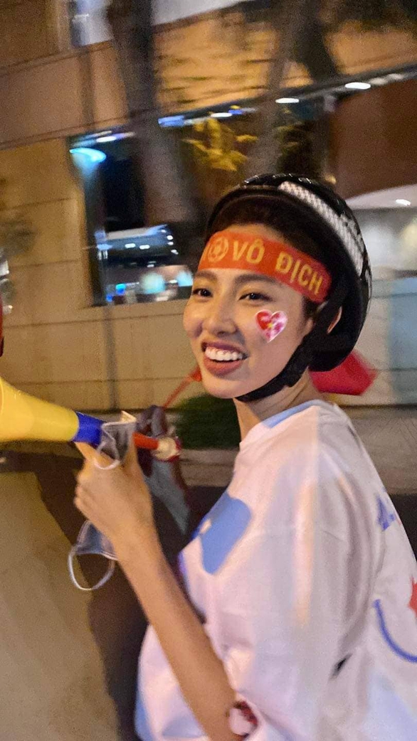 Đàm Vĩnh Hưng, Thùy Tiên và nhiều nghệ sĩ mừng Việt Nam vô địch SEA Games - Ảnh 2. Đàm Vĩnh Hưng, Thùy Tiên và nhiều nghệ sĩ mừng Việt Nam vô địch SEA Games - Ảnh 2.