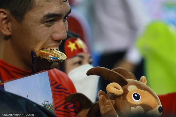 Đánh bại Thái Lan, U23 Việt Nam bảo vệ thành công chiếc HCV SEA Games - Ảnh 8. Đánh bại Thái Lan, U23 Việt Nam bảo vệ thành công chiếc HCV SEA Games - Ảnh 8.