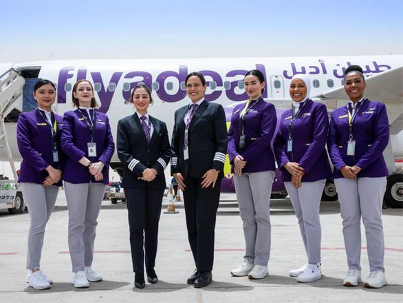 Chuyến bay với phi hành đoàn toàn nữ đầu tiên của Saudi Arabia - Ảnh 1. Chuyến bay với phi hành đoàn toàn nữ đầu tiên của Saudi Arabia - Ảnh 1.