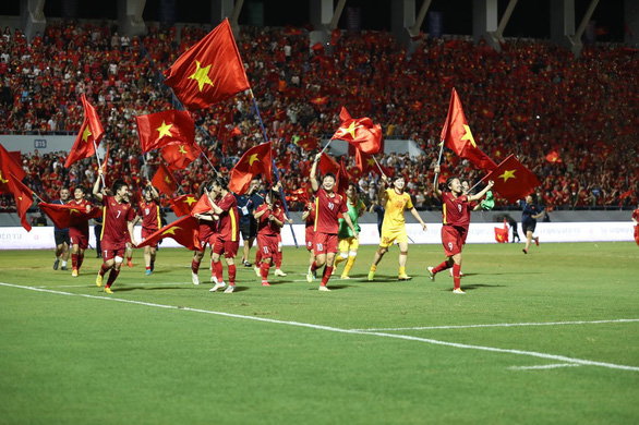 FE CREDIT thưởng nóng 3 tỉ đồng cho đội tuyển bóng đá nữ Việt Nam - Ảnh 1.