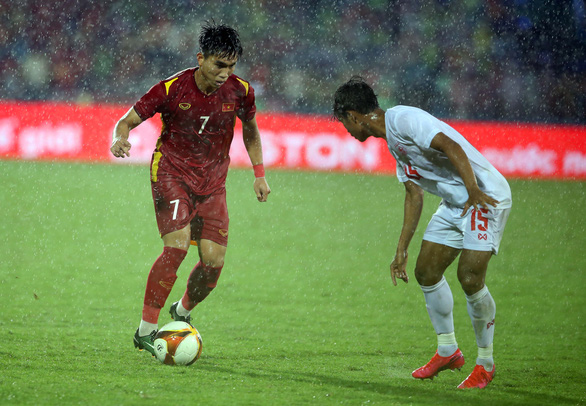 Trời mưa sẽ gây khó như thế nào cho trận chung kết U23 Việt Nam -Thái Lan? - Ảnh 1.