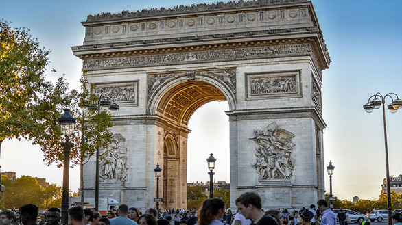 Tham quan Paris tình yêu trọn gói chỉ từ 41.090.000 đồng - Ảnh 1.