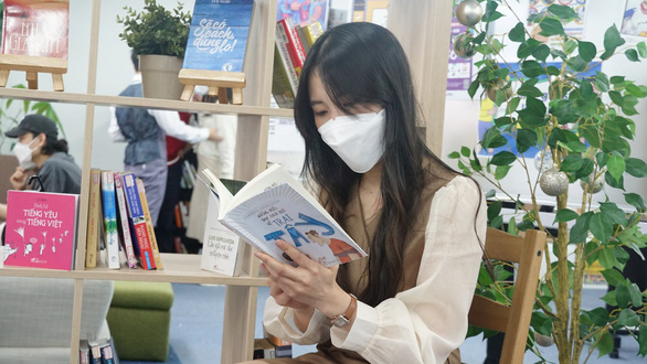 Du học sinh Việt tại Nhật lập tủ sách tiếng Việt, lấy tiền làm thiện nguyện - Ảnh 1.