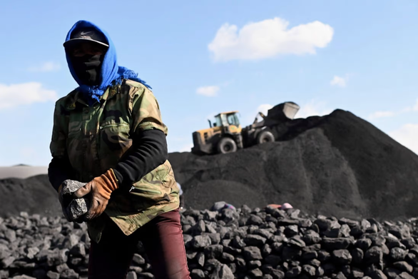 Trung Quốc sắp mở thêm 169 mỏ than - Ảnh 1.
