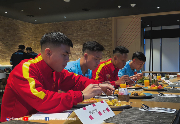 U23 Việt Nam có bếp trưởng người Việt tại UAE - Ảnh 1.