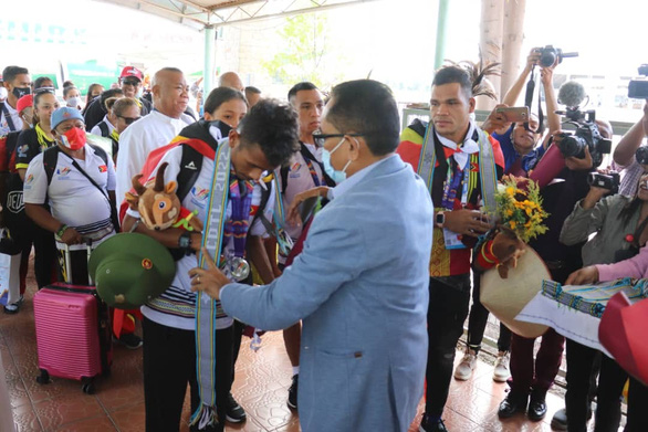 Các người hùng Timor-Leste cầm theo nón lá, quốc kỳ Việt Nam ăn mừng tại quê nhà - Ảnh 3.