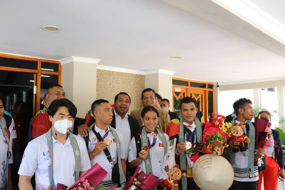 Các người hùng Timor-Leste cầm theo nón lá, quốc kỳ Việt Nam ăn mừng tại quê nhà - Ảnh 5.