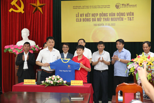 Lần đầu tiên bóng đá nữ Việt Nam có tiền lót tay - Ảnh 1.