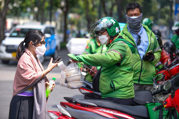 Núi rác từ mua sắm trực tuyến - Ảnh 1.