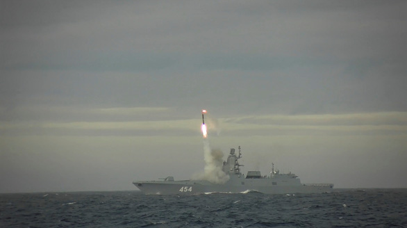 Russia announced the launch of the invincible Zircon missile, hitting a target 1,000km away - Photo 1.