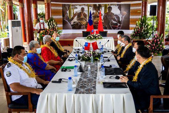 Opening the meeting of foreign ministers of 10 Pacific island countries and China - Photo 1.