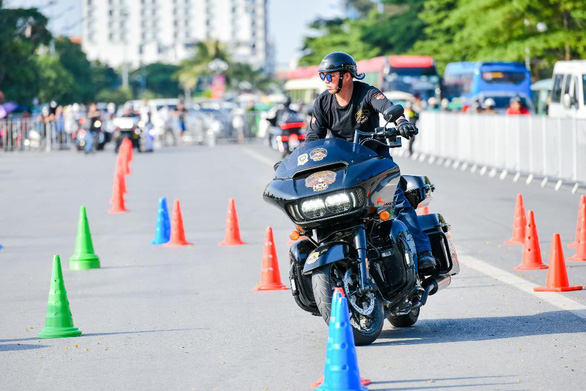 photo 4 16539131802141072342828 130 xe phân khối lớn khuấy động đường phố Sầm Sơn