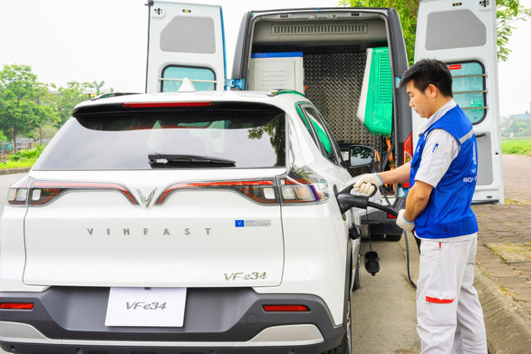 VinFast deploys 24/7 electric car battery rescue service - Photo 1.