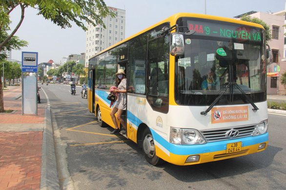 Xe buýt Đà Nẵng 5 năm vẫn đói khách - Ảnh 1.