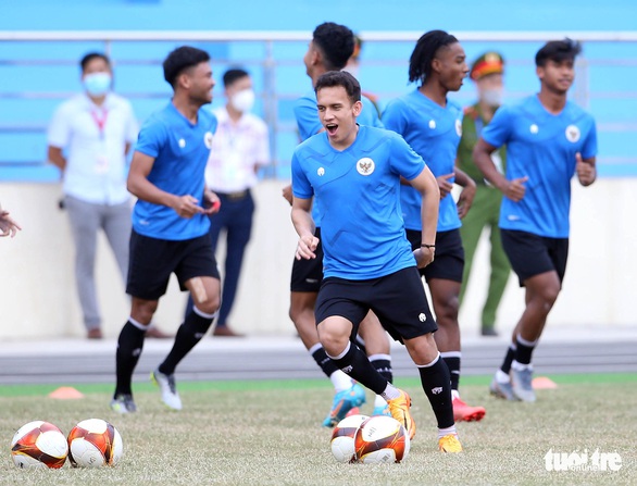 Xem đối thủ của U23 Việt Nam luyện tập trước ngày đụng độ - Ảnh 2.