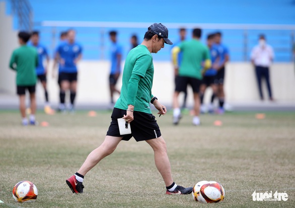 Xem đối thủ của U23 Việt Nam luyện tập trước ngày đụng độ - Ảnh 5.