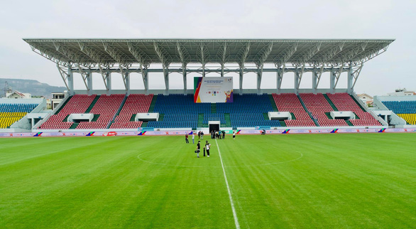 Triển khai 4 vòng an ninh quanh sân Cẩm Phả trong các trận đấu bóng đá nữ SEA Games 31 - Ảnh 1.