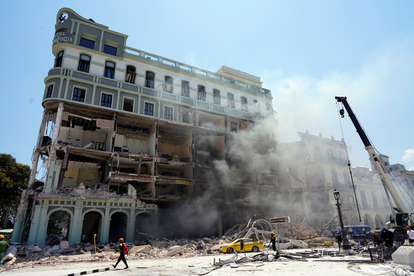 Nổ lớn tại khách sạn cổ ở thủ đô Cuba, ít nhất 18 người chết - Ảnh 1.